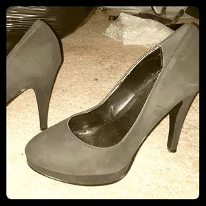 Delicious velvet heels